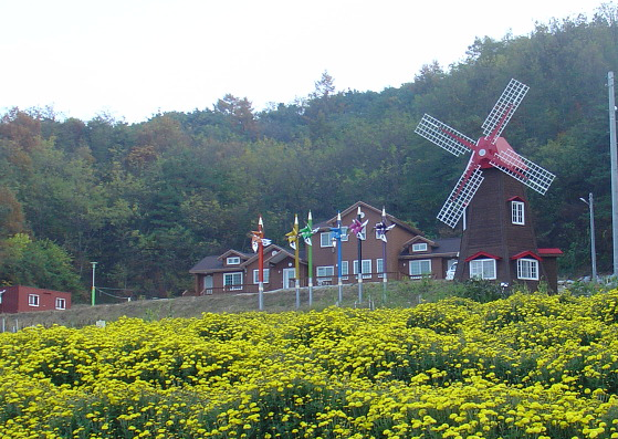 피끝 농색농촌체험마을에는 녹색체험관과 펜션이 있어 숙박도 가능하다.