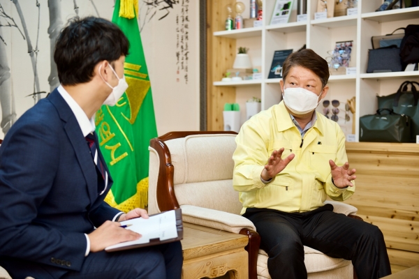 권영진 시장은 “대구시에서 추진하고 있는 청년 정책이 모든 것을 이룰 순 없어도 청년희망공동체로 가는 밑거름이 될 것”이라고 말했다.