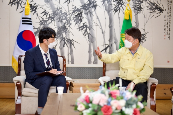 권영진 시장은 “대구시에서 추진하고 있는 청년 정책이 모든 것을 이룰 순 없어도 청년희망공동체로 가는 밑거름이 될 것”이라고 말했다.