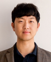 인터뷰어 청년 추현호