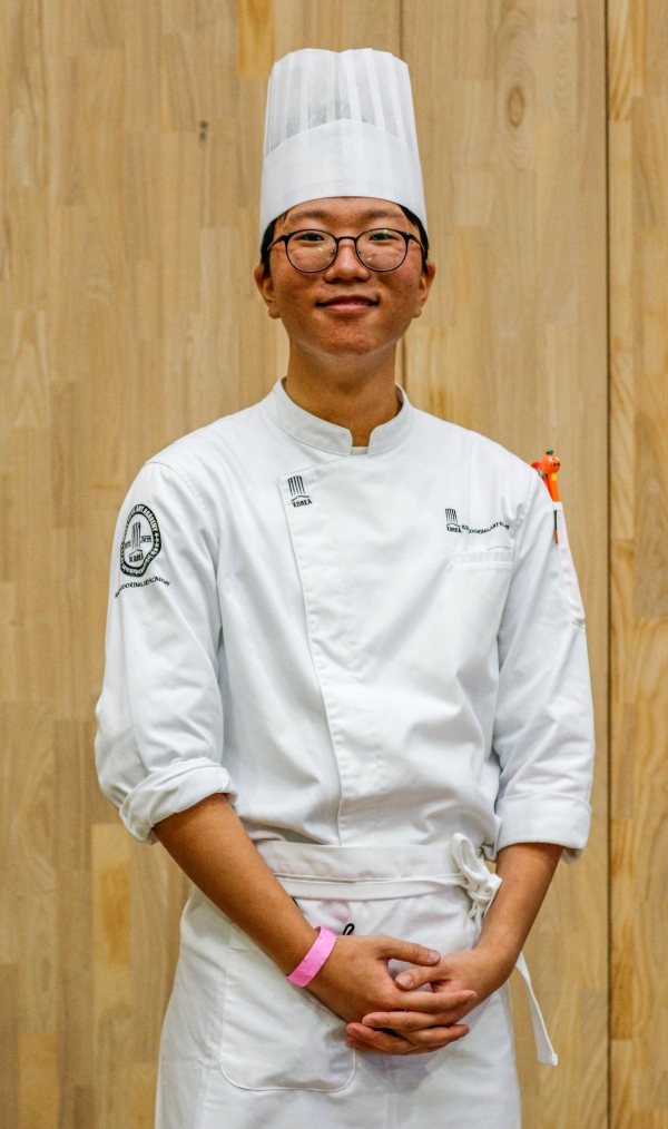 제1회 대구·경북 디저트 디자인 경연대회’에서 대경중기청장상을 수상한 신건우씨. 전영호기자 riki17@idaegu.co.kr