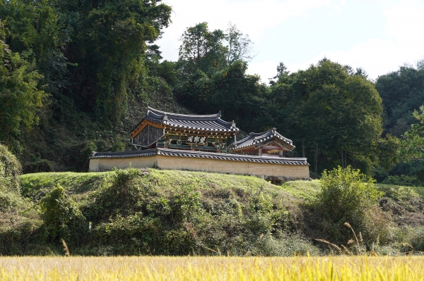 의병장 배인길과 부인 월성이씨를 기리는 쌍절려.
