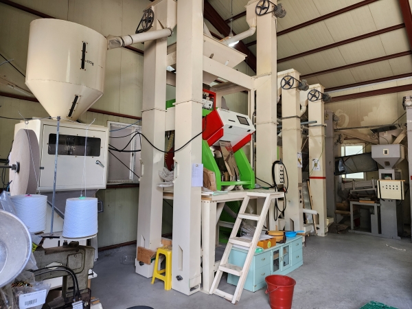 희양산마을에서는 소형정미기를 들여와 생산부터 도정까지 완벽한 친환경농사가 가능해졌다.