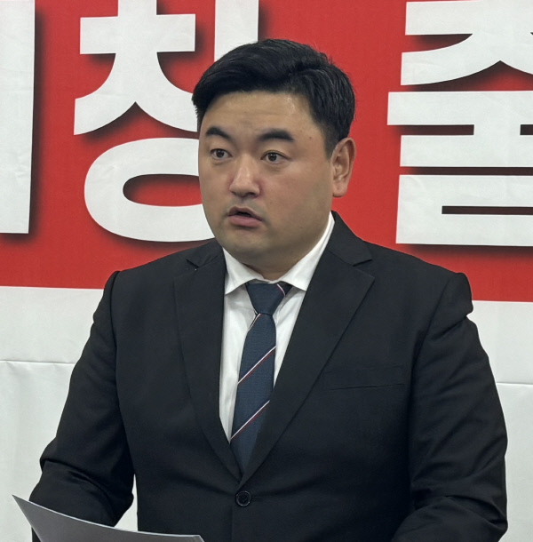 현역 <b>의원</b>에 도전장