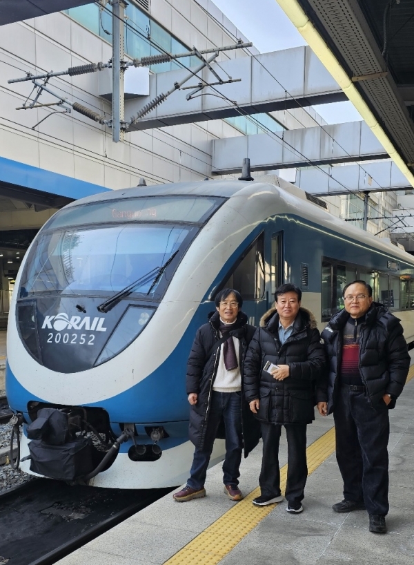 동대구역에서 정동진까지 새해 여행에 나선 친구들.