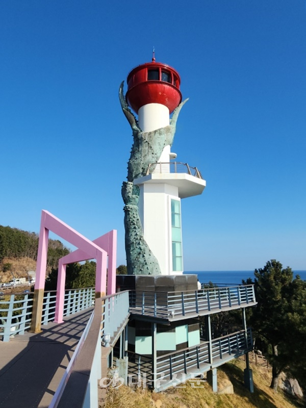 영덕해맞이공원 창포말등대. 배수경기자