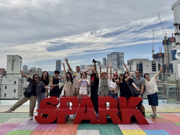 22일 동성로 스파크랜드 관람차 등 놀이기구 체험 후 단체사진. 대구문화예술진흥원 제공