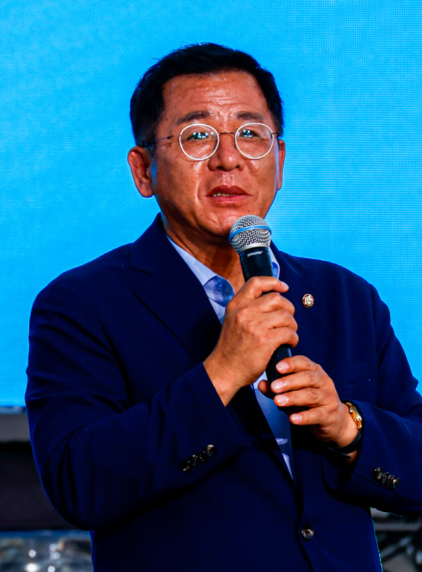 축사-벤토나이트가요제-인물1