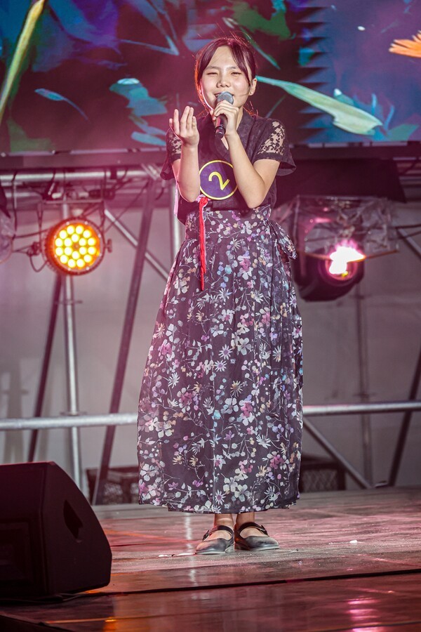 대상을 수상한 김연우양이 열창하고 있다. 전영호기자