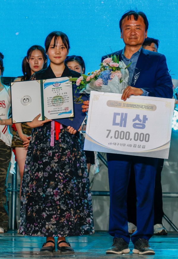 대상을 수상한 김연우 양. 전영호기자