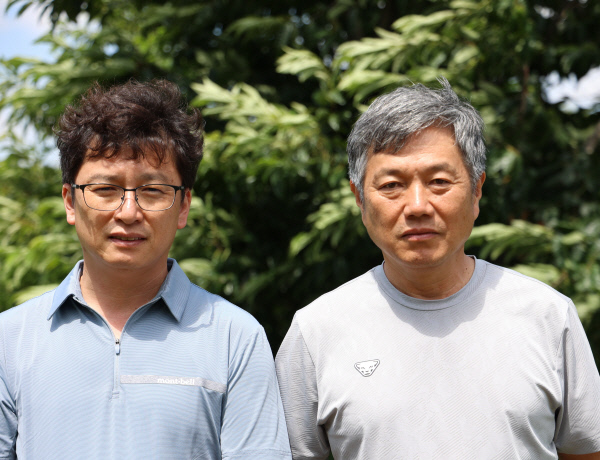 왼쪽부터 맹영선·이경희 통장.