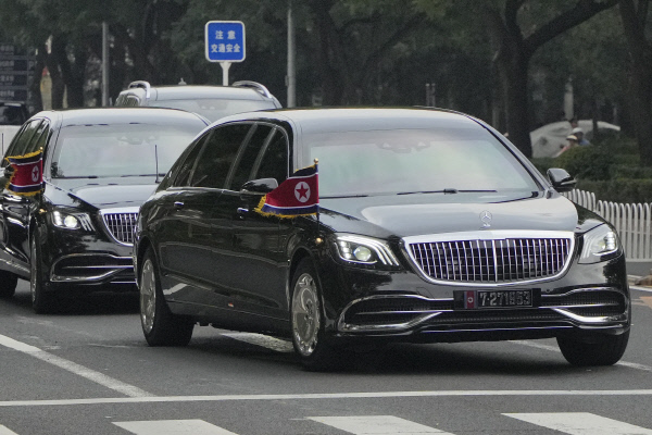 "김정은, 시진핑·푸틴과 <b>삼각 연대</b> 재현 전망"