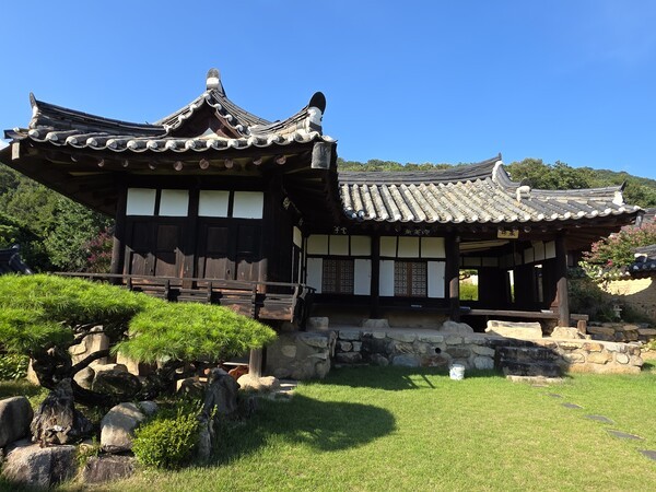 응와종택은 공조판서를 지낸 이원조 선생이 살던 집으로 북비고택이라고도 불린다.