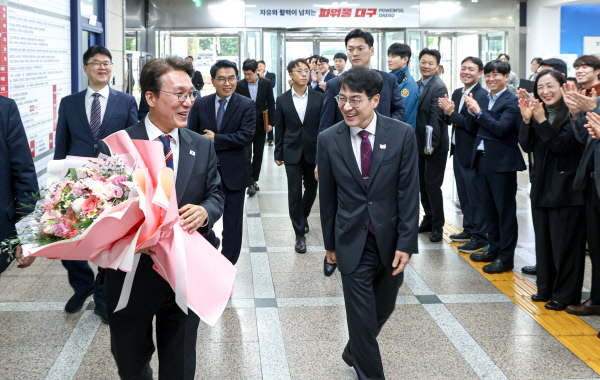 金 <b>총리</b> "<b>대구</b> 신성장 산업 적극 뒷받침"