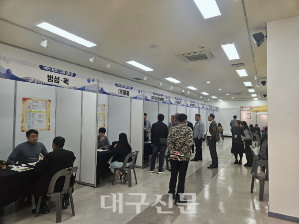상주시, '2025 일자리 채용 한마당' 개최...현장 면접부터 취업까지 원스... - 뉴스 썸네일 이미지