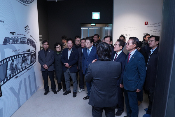 신성일기념관개관식개최