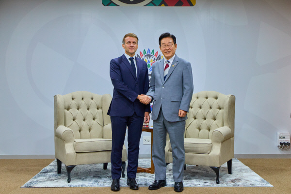 악수하는이재명대통령과마크롱대통령