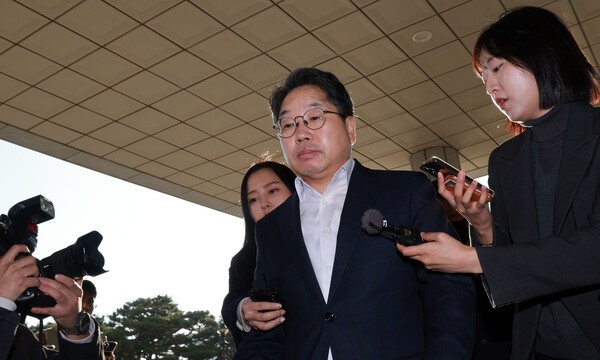 노만석 검찰총장 직무대행이 12일 서울 서초구 대검찰청으로 출근하고 있다. 연합뉴스