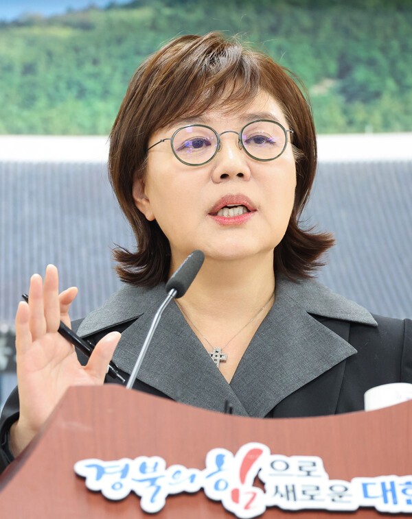 양금희 경북도 경제부지사가 13일 도청 브리핑룸에서 'APEC AI 이니셔티브 연계 경상북도 AI 협력 및 실행계획(안)'을 발표하고 있다. 경북도 제공