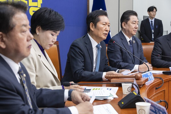더불어민주당 정청래 대표가 17일 국회에서 열린 최고위원회의에서 발언하고 있다. 연합뉴스