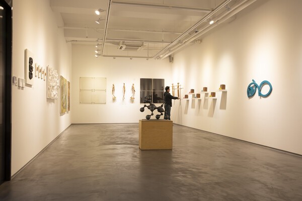 경북조각회 제50회 초대정기전이 열리고 있는 대덕문화전당 전시장 전경. 경북조각회 제공