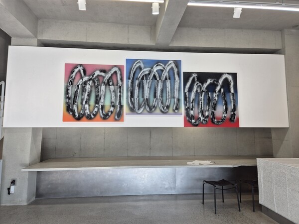 탕크의 개인전이 열리고 있는 갤러리 CNK 전시장 전경. 황인옥기자