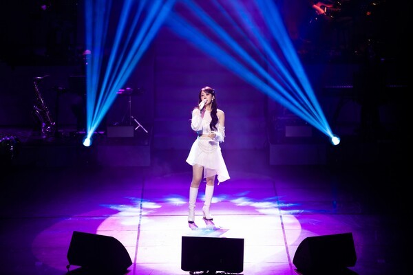 가수 전유진이 데뷔 후 첫 번째 팬 콘서트의 포문을 성공적으로 열었다. 제이레이블 제공