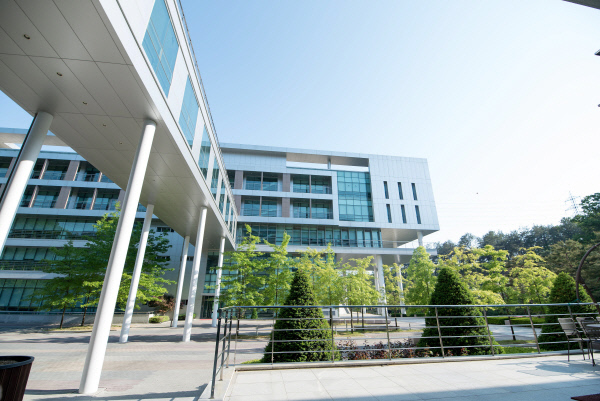 [2027 大入 수시모집] 영진전문대학교, 'AI 기반 교육혁신 거점' 기업 맞... - 뉴스 썸네일 이미지