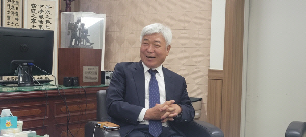 [경북 시군 상공회의소 회장 릴레이 인터뷰] 이대원 안동상공회의소 회... - 뉴스 썸네일 이미지