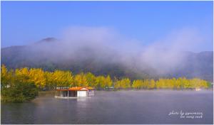 괴산 문광지의 가을아침