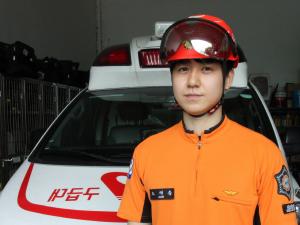 폭염에 방호복 입고 구슬땀…“밥 챙겨 먹기도 힘들어”