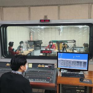 [코로나 뉴노멀이 온다] 접촉은 최소화 마음은 극대화…‘손끝’으로 전하는 온정