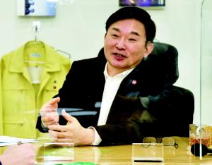 [청문리답] 원희룡 제주도지사 “공부·훈련 과정서 생긴 물음표, 느낌표로 만들어 가야”