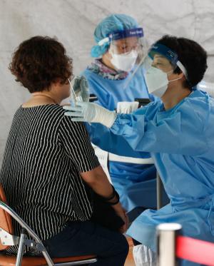 31일부터 코로나 감염병 등급 2급→4급 전환