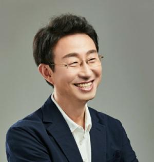 [맨발로 찾은 행복] 권택환 맨발학교 교장  “맨발 걷기 가장 큰 매력은 흙을 느끼는 것”