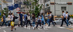 [개인 중심 시대의 현재와 미래]  나아가야 할 방향, 개인은 결국 공동체가 유지될 때 더 빛난다