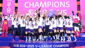 김연경 34점 화려한 피날레…흥국생명, 6년 만에 통합우승