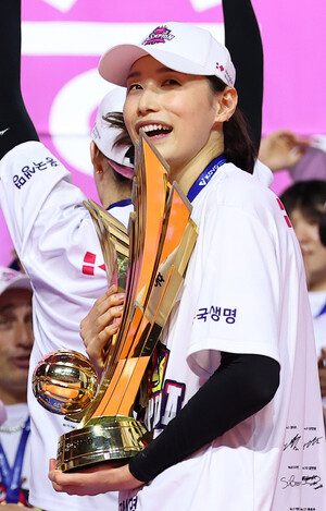 통합 우승으로 화려하게 마침표 찍은 배구 여제 김연경