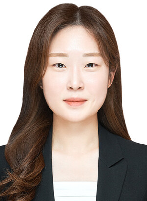 [현장의시선] 해묵은 대형마트 규제, 실용적인 접근을