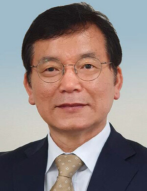 [수요칼럼] 전체주의에 포획된 어용 지식인