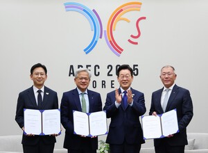 李대통령, APEC 정상회의 첫날 경제 행보 박차…젠슨 황 만나 &apos;AI동맹&apos; 확장