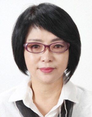 [좋은 시를 찾아서]  관능적인 의자