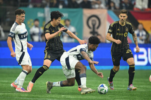 멀티골 활약에도…팀 패배 못 막은 손흥민