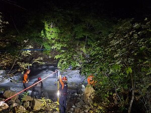 영덕소방, 포항 하옥계곡 수난사고 시민 안전구조