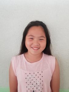 친구들과 맨발로 걷는 흙길…우정·건강 ‘쑥쑥’